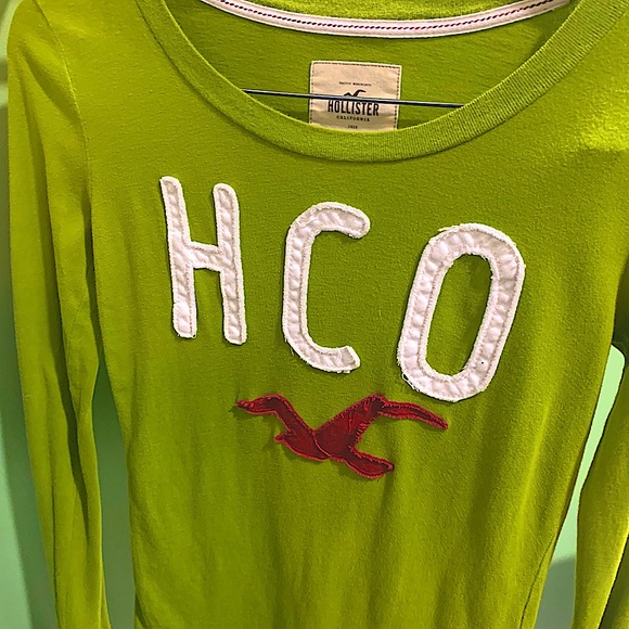 Vintage Long sleeve Hollister shirt ! It’s has the H C O logo on the front - Picture 3 of 8